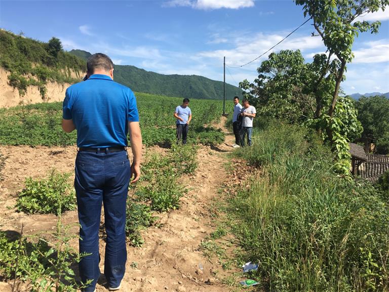 市龍江城鄉(xiāng)發(fā)展集團(tuán)深入幫扶村開(kāi)展突出問(wèn)題排查整改落實(shí)工作