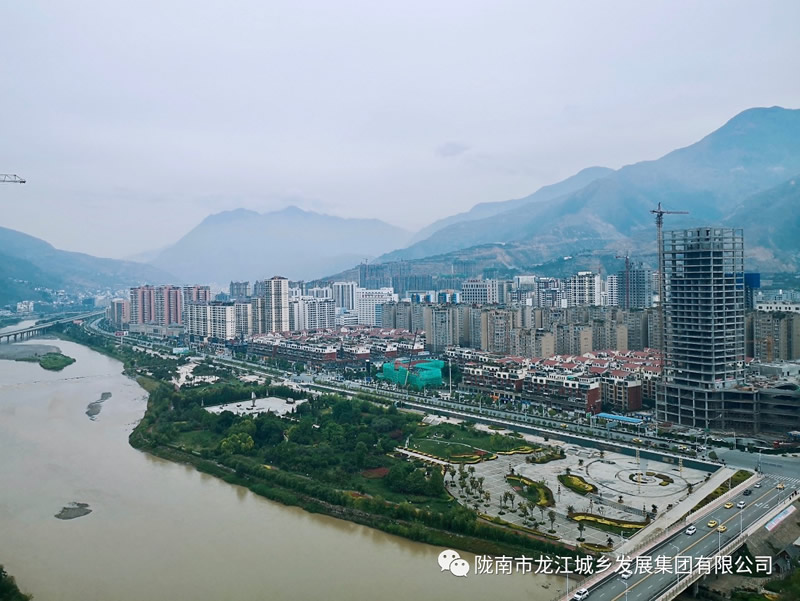 匠心傾注、喜封金頂——龍江?雙子座商住小區(qū)主體順利封頂