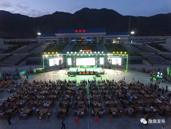 好嗨喲！隴南第一屆青島啤酒節(jié)開(kāi)幕啦，為期8天