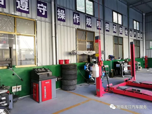 金錘鈑金，銀槍噴漆！龍江汽修值得信賴！