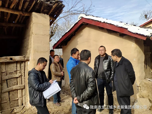 市龍江集團在文縣橋頭鎮(zhèn)安子坡村開展“解難題、辦實事、送溫暖”活動