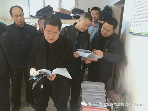 市龍江集團在文縣橋頭鎮(zhèn)安子坡村開展“解難題、辦實事、送溫暖”活動