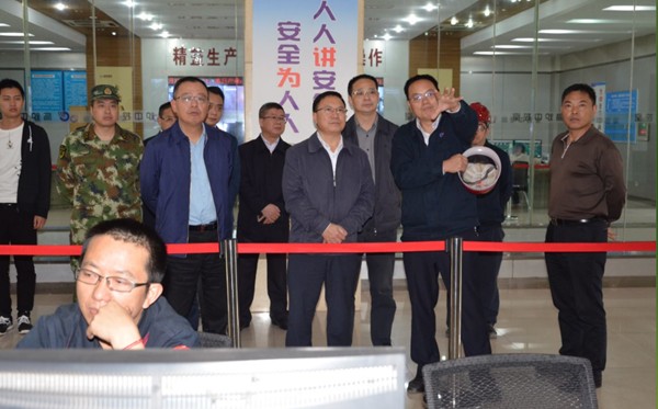 市政法委書記康駿蒞臨成渝釩鈦考察調(diào)研(圖1)