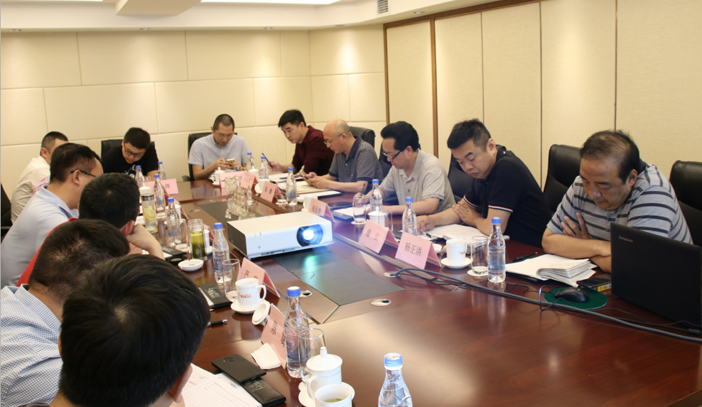中鐵八局現(xiàn)代物流公司董事長熊渝中蒞臨集團(tuán)進(jìn)行業(yè)務(wù)交流(圖1)