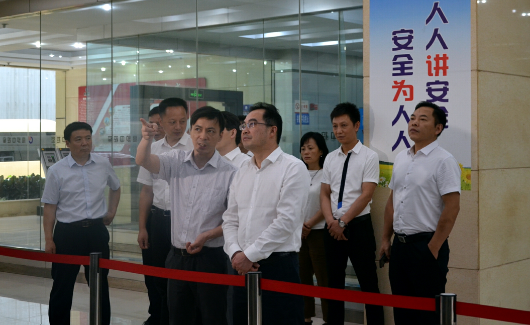 市委副書(shū)記牟錦毅一行蒞臨川威連界區(qū)域視察調(diào)研(圖2)