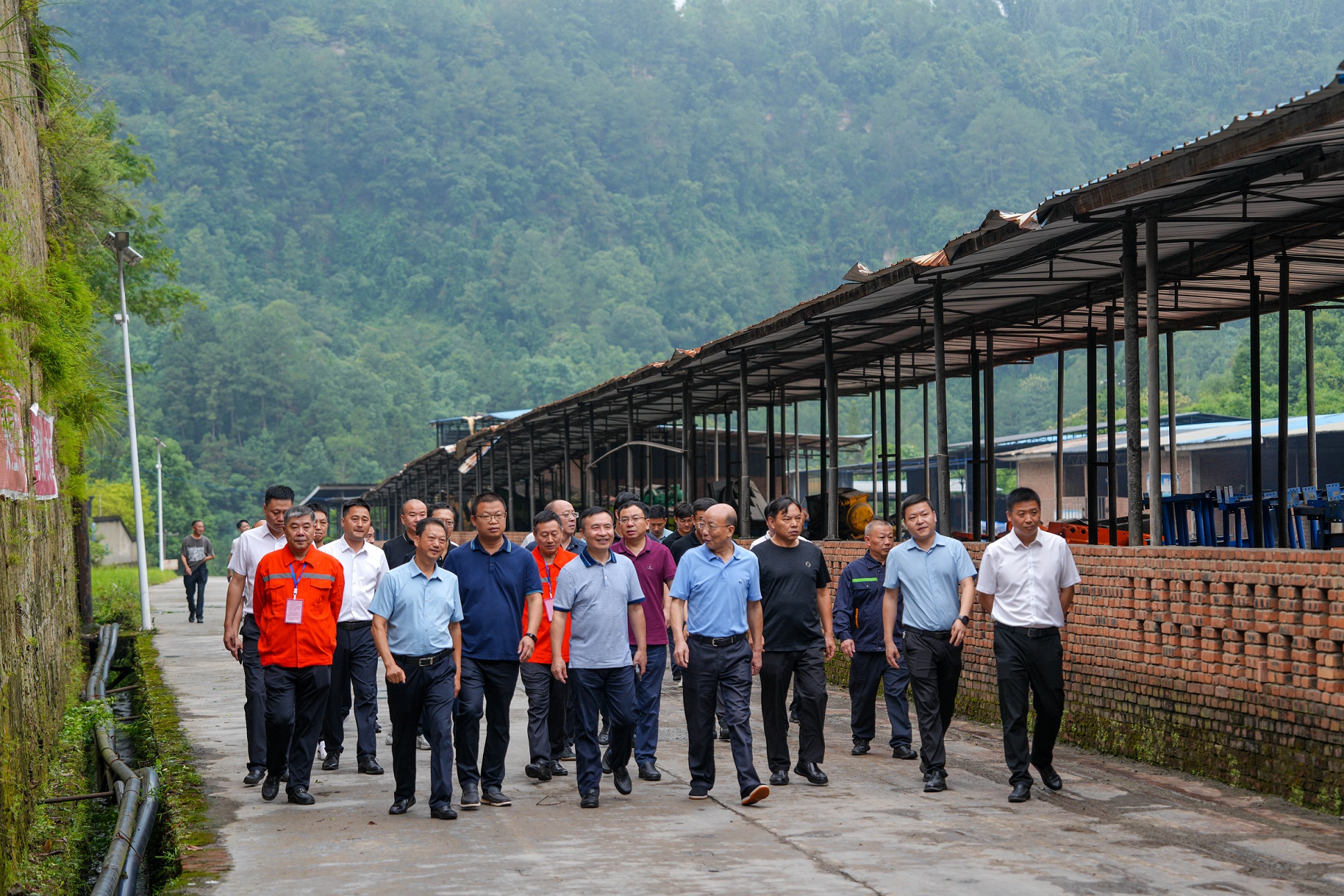 王勁董事長(zhǎng)中秋佳節(jié)深入一線慰問(wèn)調(diào)研