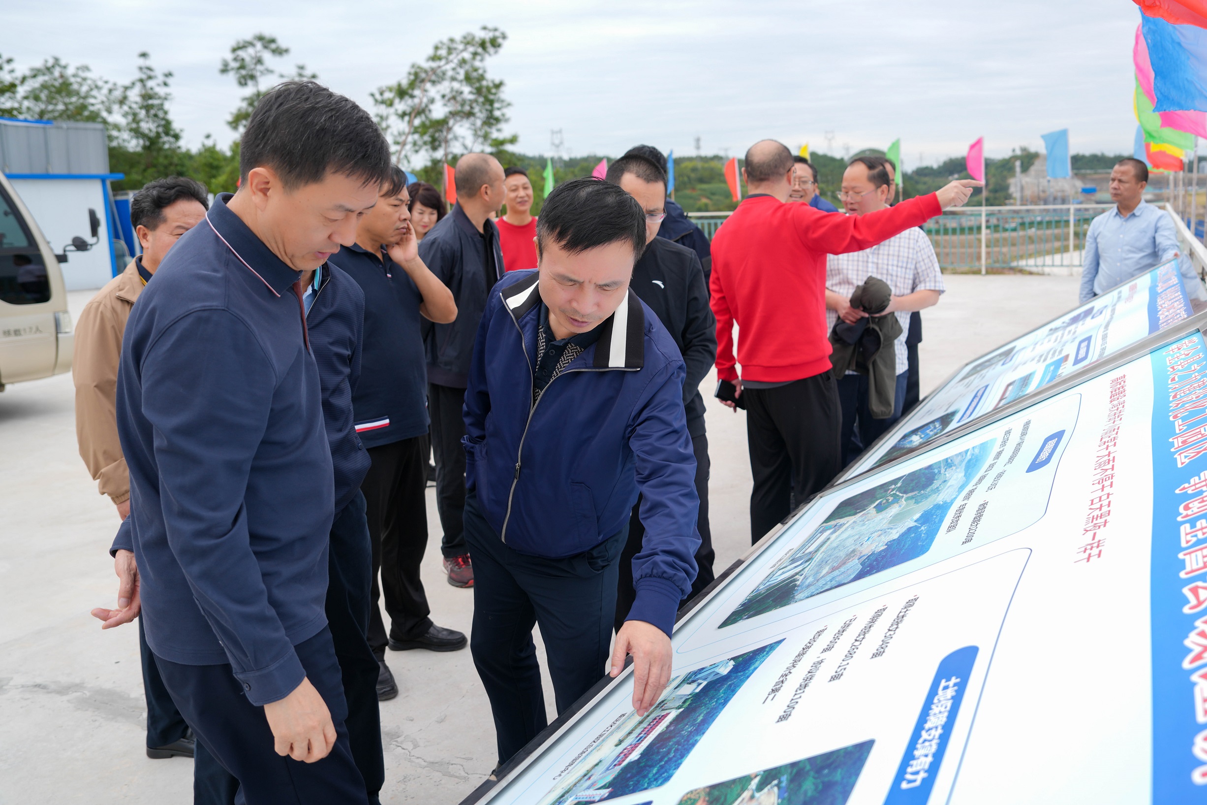 國慶佳節(jié)！王勁董事長一行深入一線調(diào)研慰問