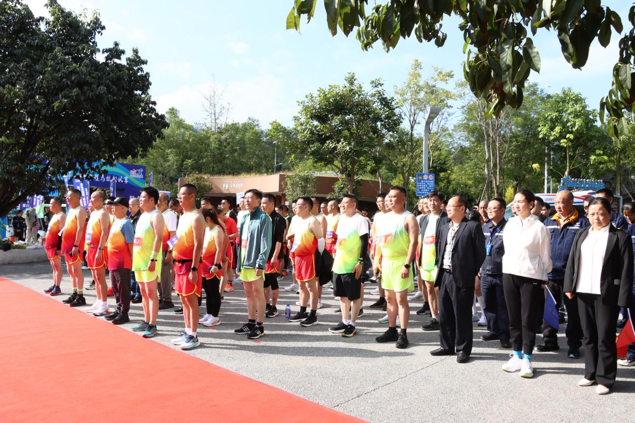健康奔跑  攜手共進(jìn)  奔向未來(lái)  ——星船城舉行首屆“星悅杯”秋季半程馬拉松比賽