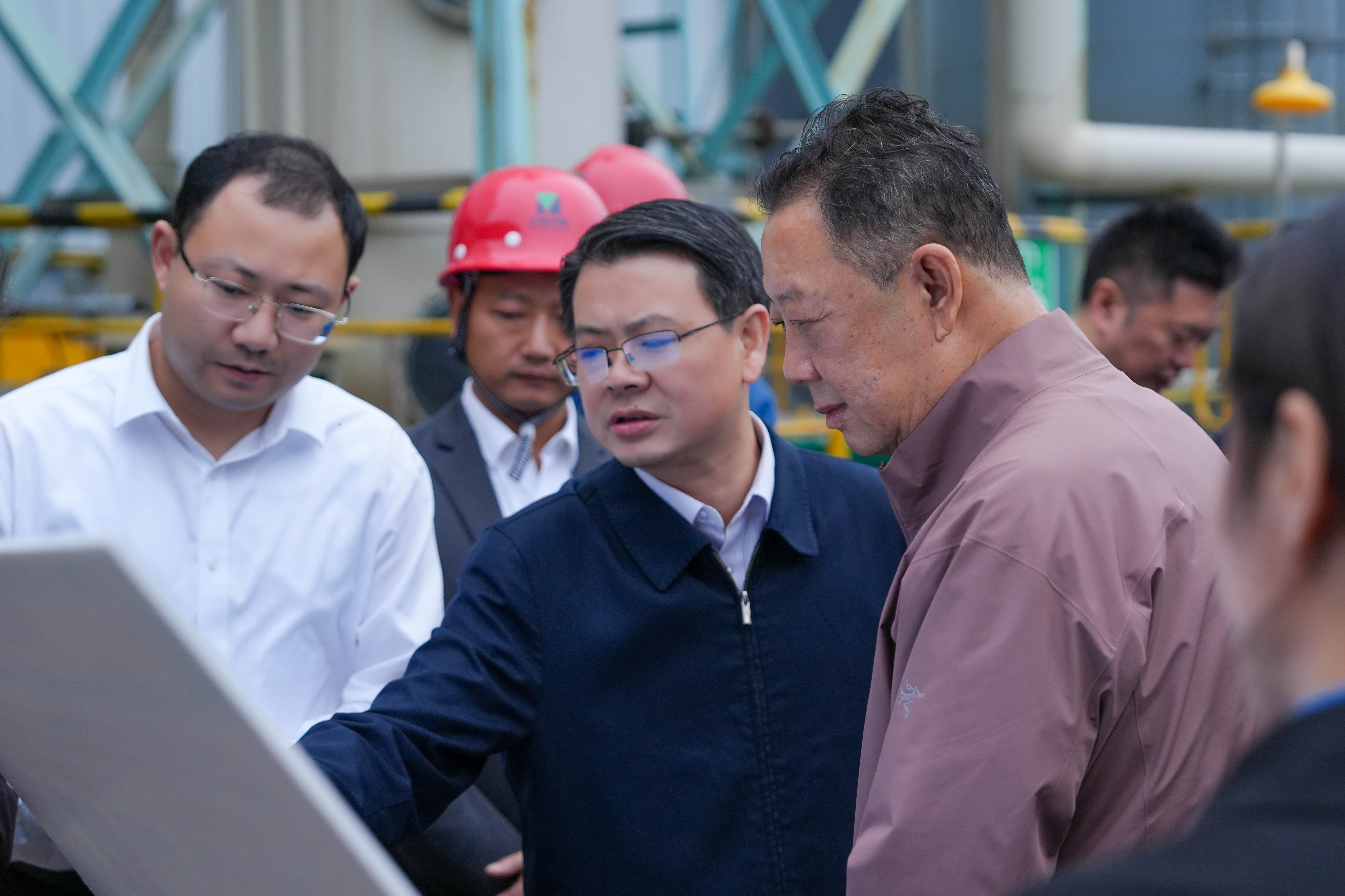 省高科協(xié)理事長，省政協(xié)黨組原副書記、副主席曲木史哈一行到川威調(diào)研(圖2)