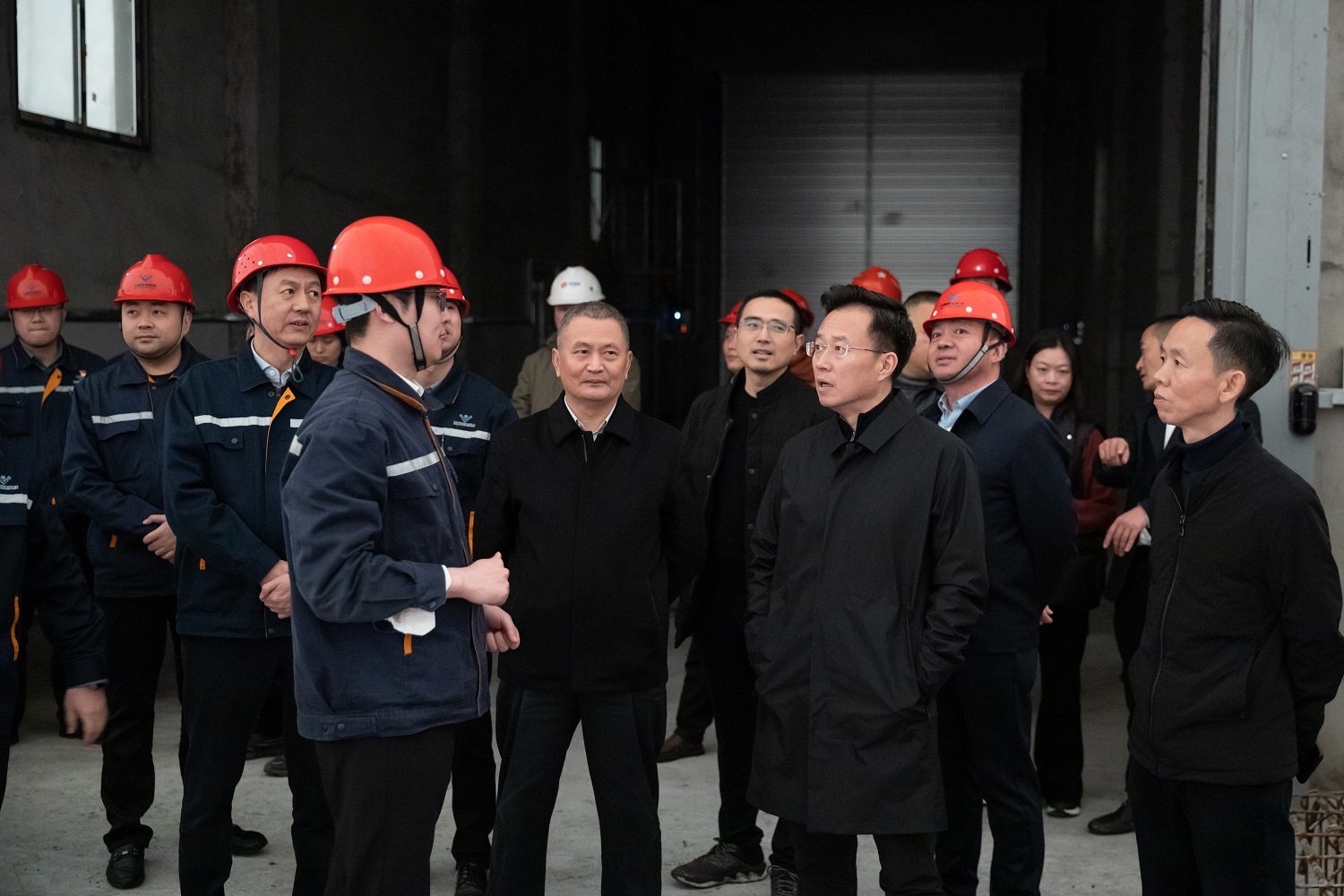 市人大常委會(huì)副主任曾云忠一行到川威調(diào)研督導(dǎo)超低排放改造項(xiàng)目建設(shè)
