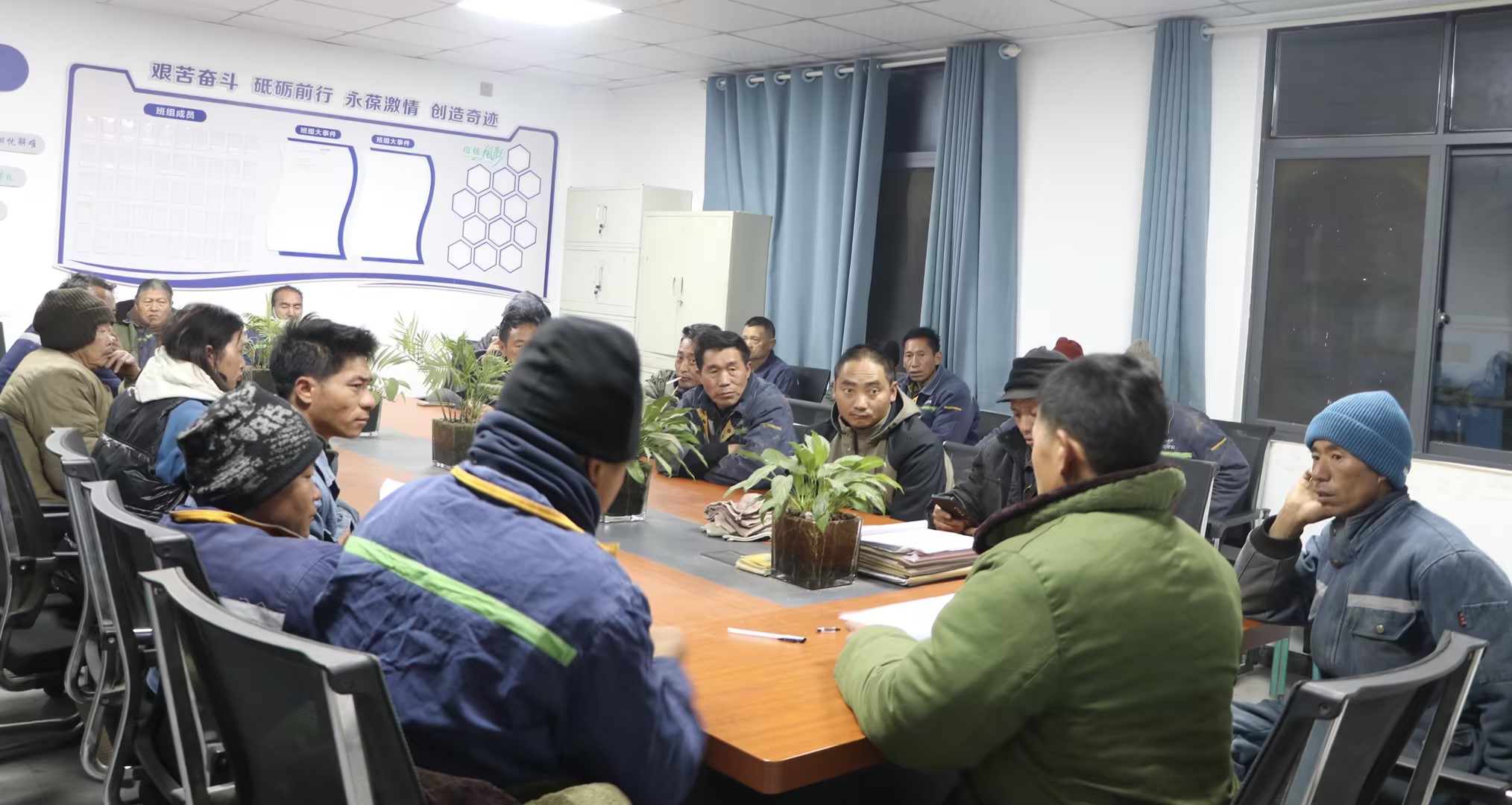 聯(lián)鑫礦業(yè)財(cái)通公司正式接管一廠干拋及豪豬溝生產(chǎn)線(圖2)