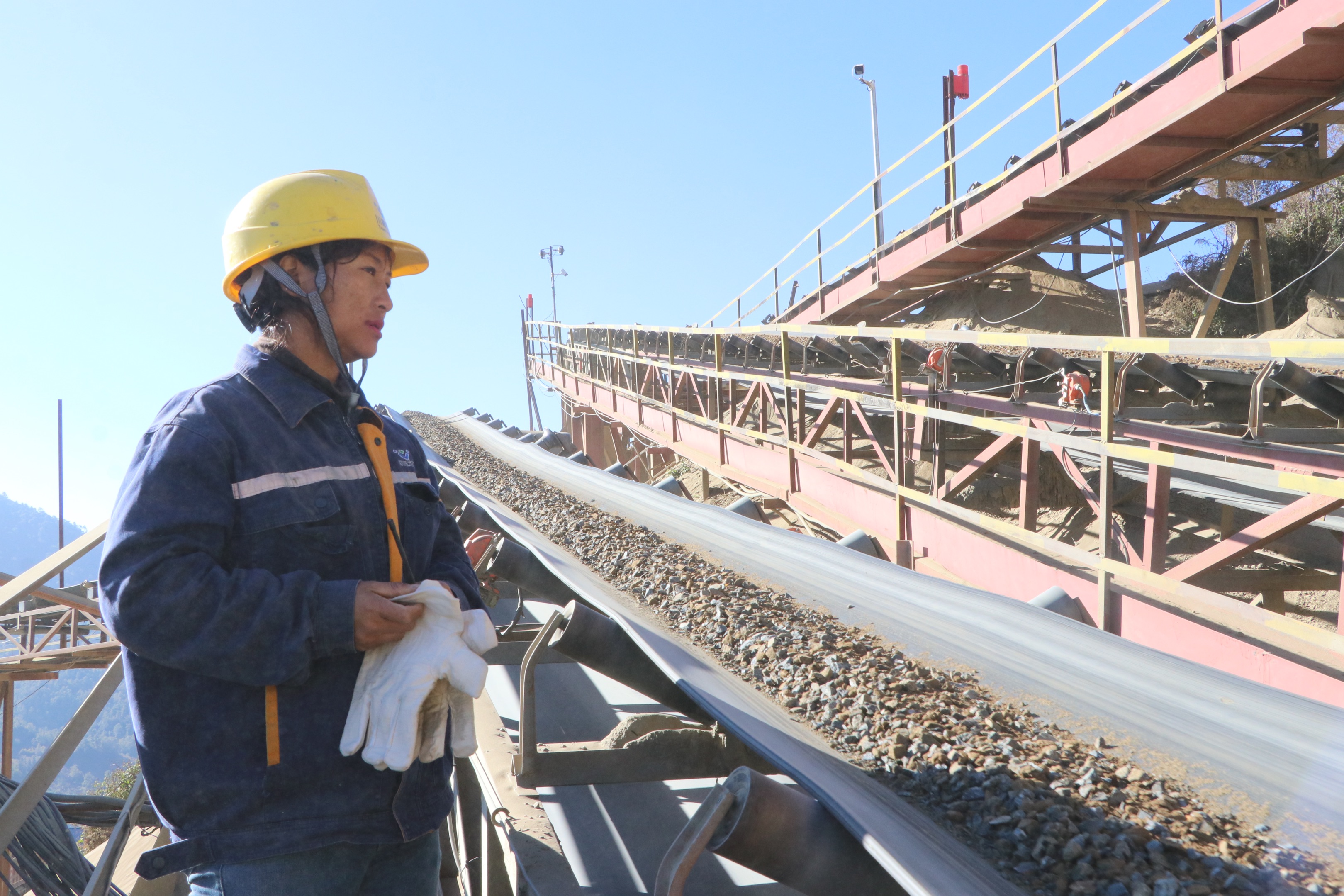 聯(lián)鑫礦業(yè)財(cái)通公司正式接管一廠干拋及豪豬溝生產(chǎn)線(圖3)