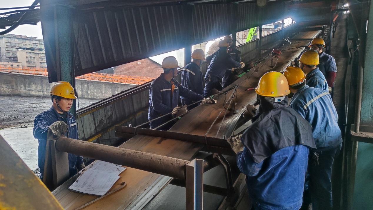 初心如磐踐使命 砥礪奮進(jìn)啟新程——釩鈦科技3#高爐順利點(diǎn)火開爐(圖2)