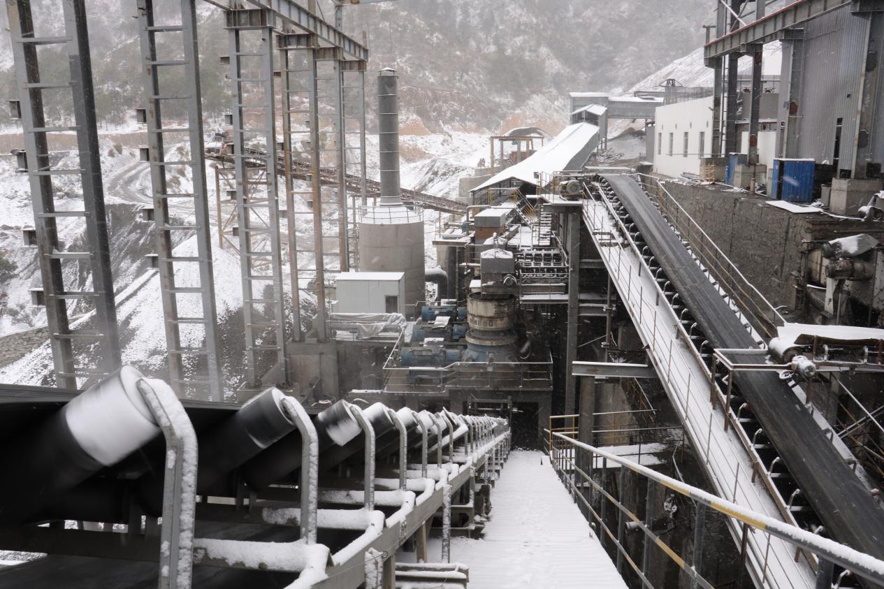 戰(zhàn)風(fēng)雪，斗嚴(yán)寒！ ——聯(lián)鑫礦業(yè)公司會(huì)理區(qū)域全力護(hù)航節(jié)前安全生產(chǎn)