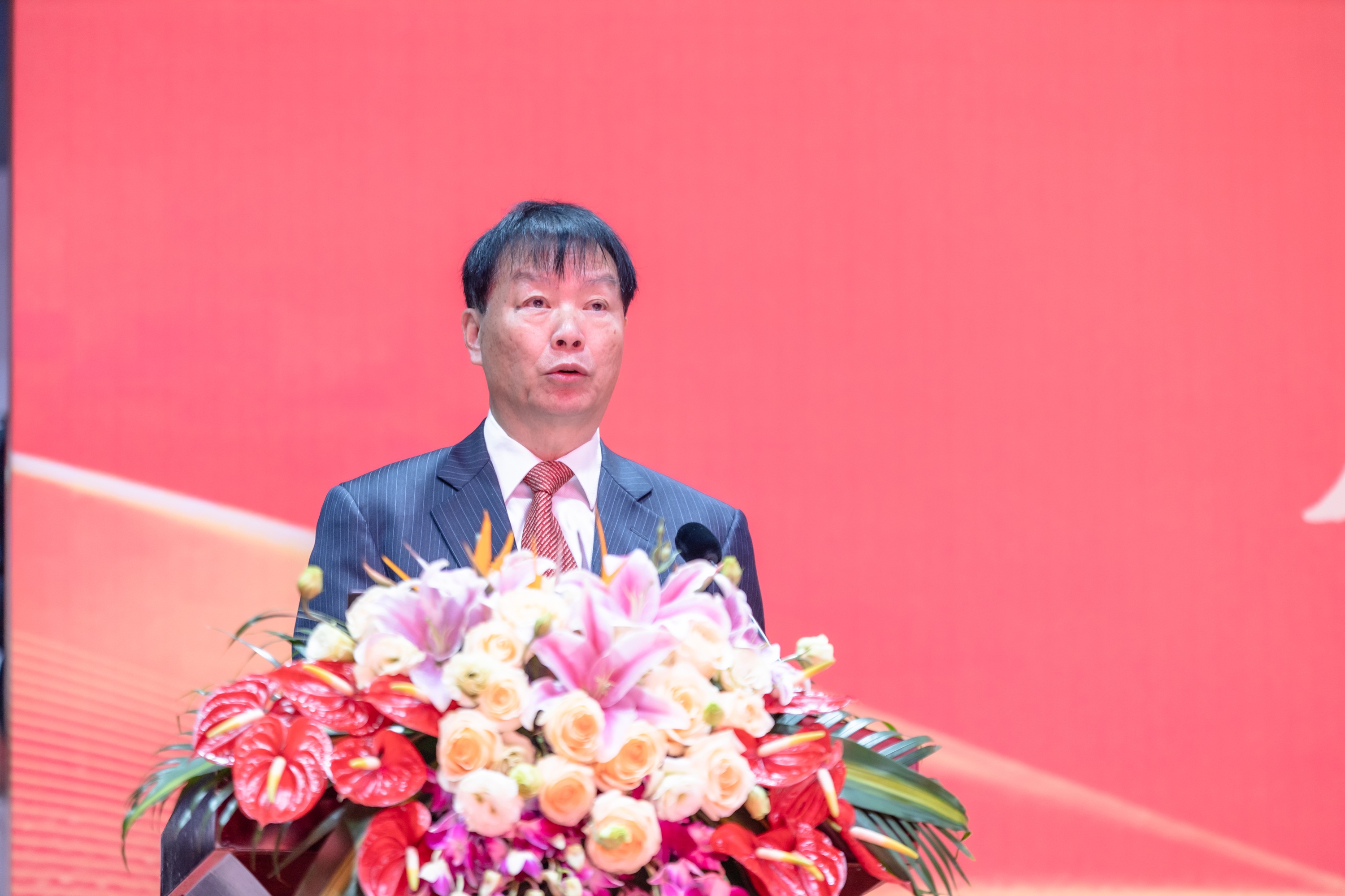 與你同行 向前堅持——集團公司隆重召開2025年度總結(jié)表彰大會(圖6)