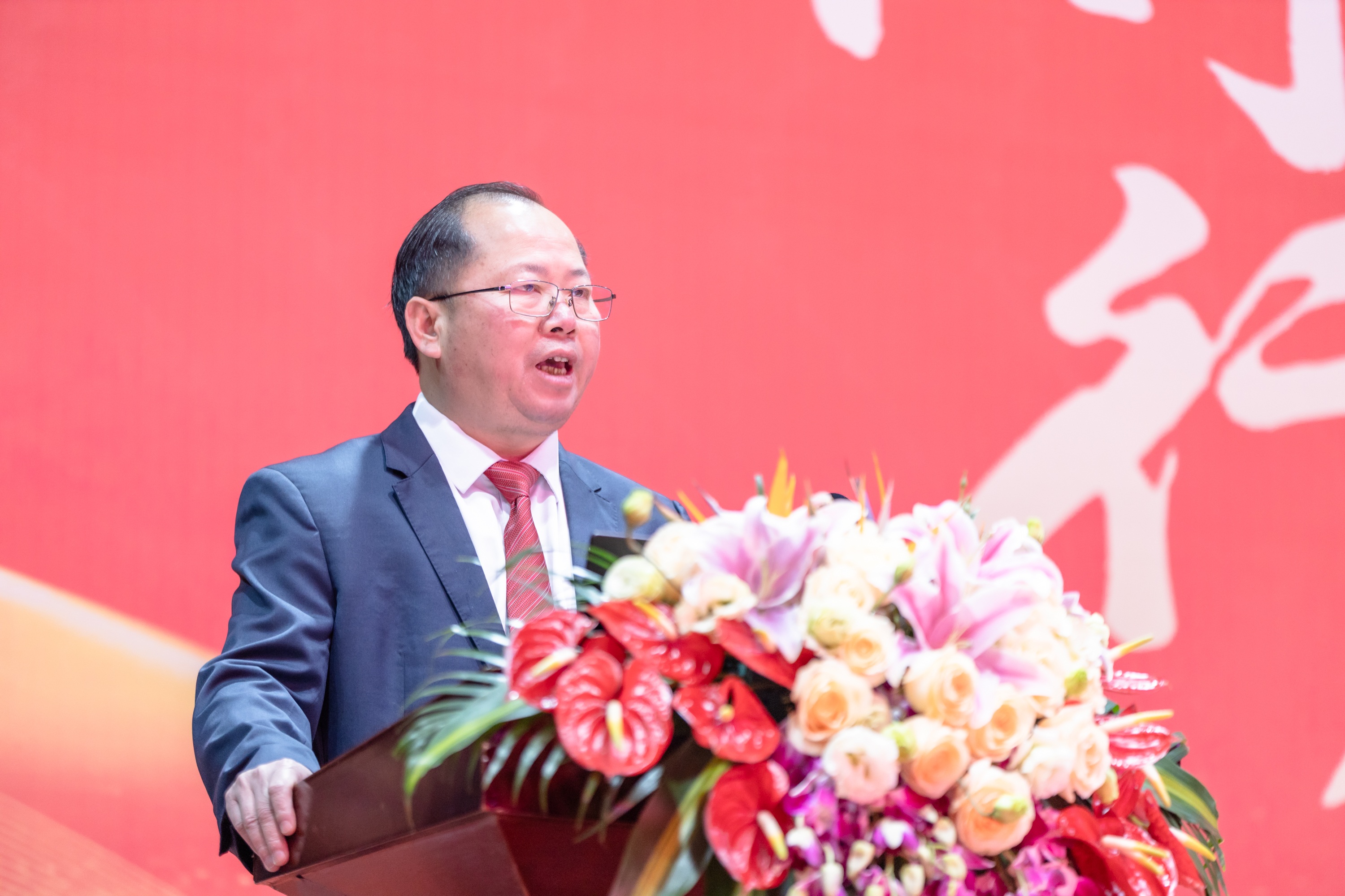 與你同行 向前堅持——集團公司隆重召開2025年度總結(jié)表彰大會(圖8)